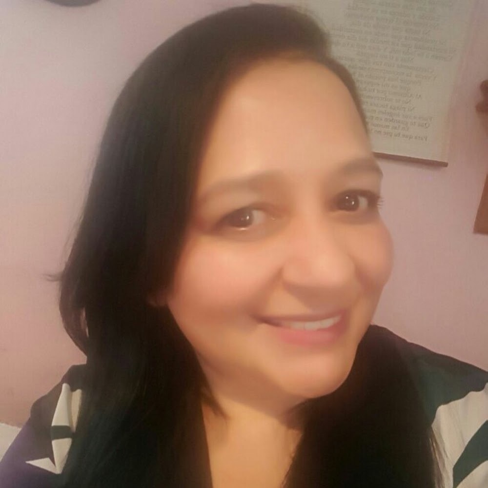 Meet your Posher, Dioni flores